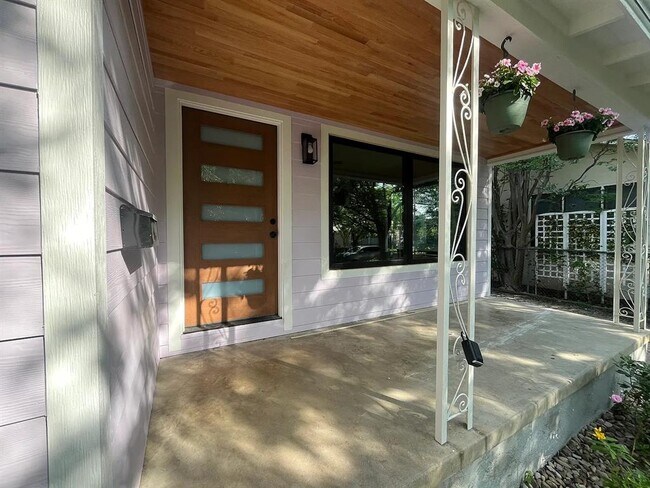 Foto del edificio - 4412 Bellvue Ave