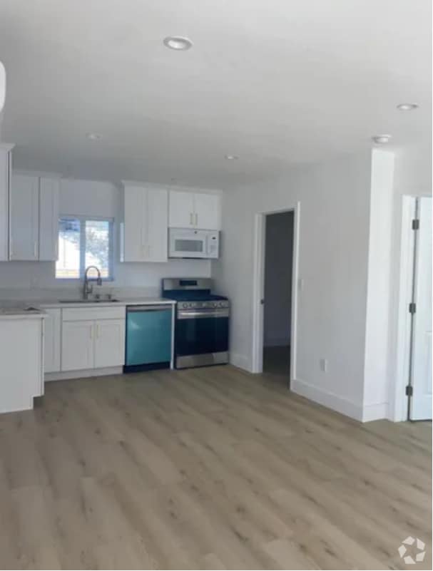 Building Photo - 10900 Lillian Ln
