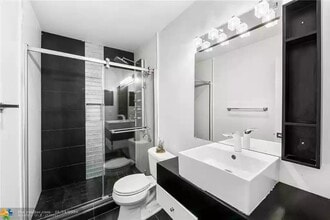 Building Photo - 9922 NW 65th Ct