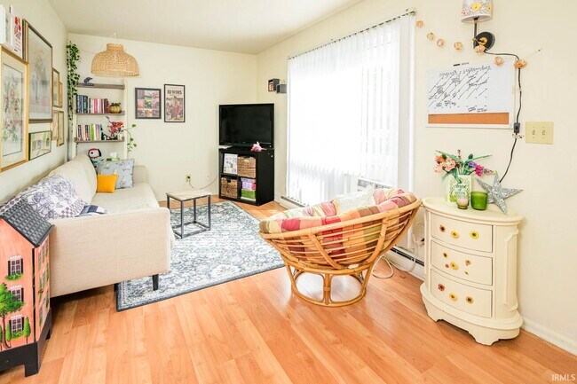 Foto del edificio - 411 E 8th St