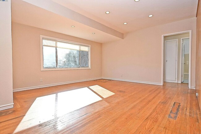 Building Photo - 314 Sparling Dr