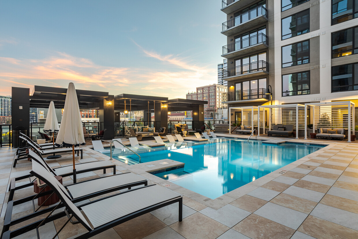 Resort-style swimming pool - Local Nashville