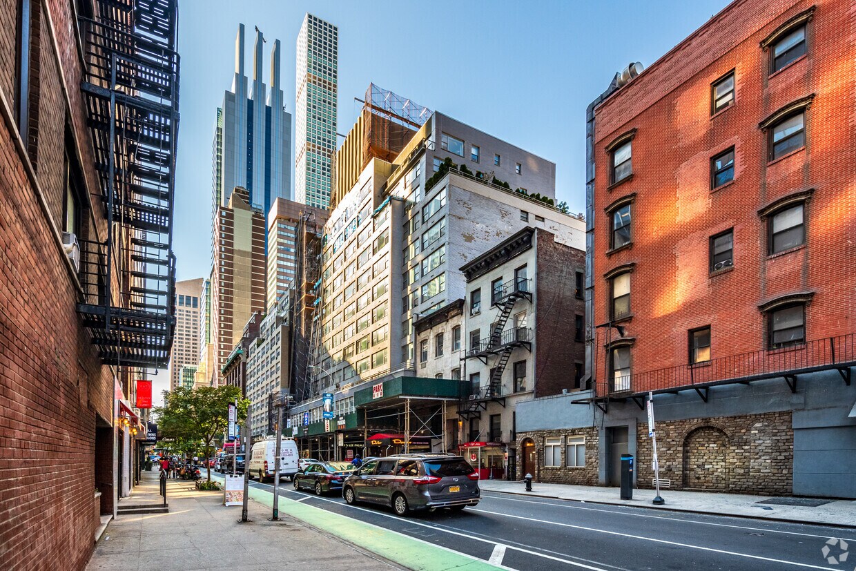 Foto principal - 155 E 55th St