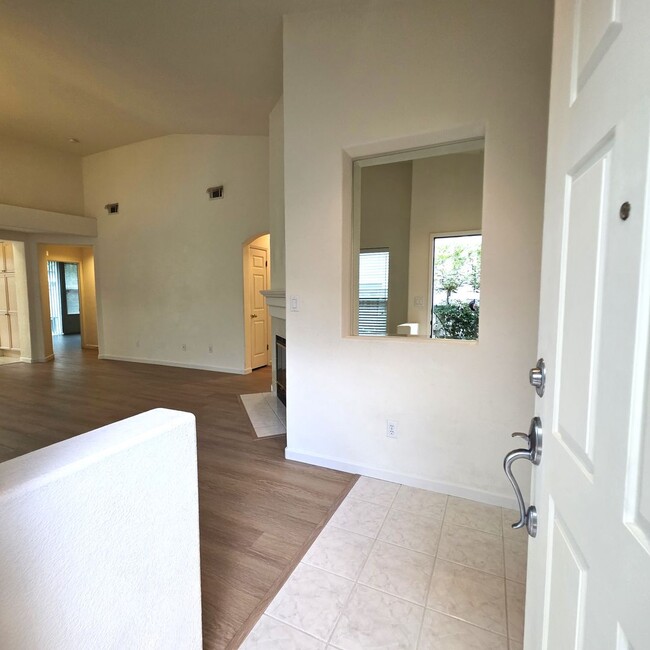 Foto del edificio - Clayton Single Story 3bd/2ba - Bright open living w/new flooring