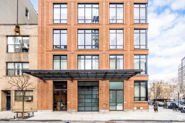 Foto del edificio - 1 N Moore St