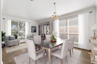 Building Photo - 3326 Lakeway Ln