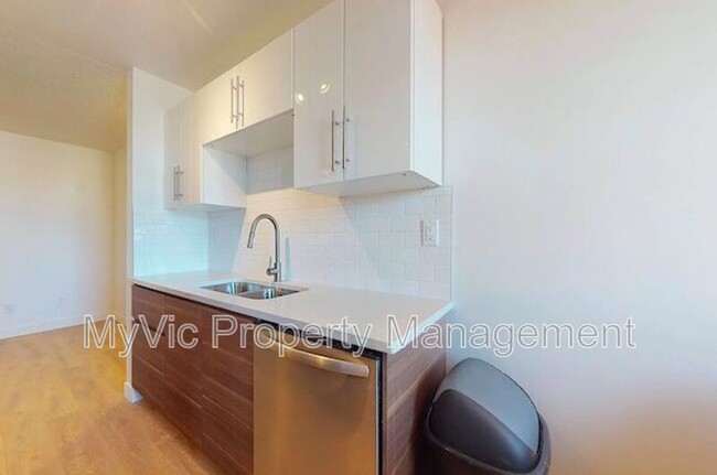 Building Photo - 8927-8982 82 Ave NW