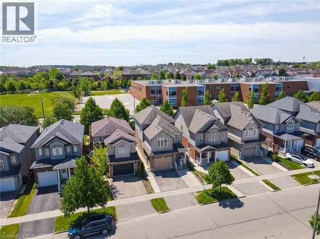 Building Photo - 357 Parkvale Dr