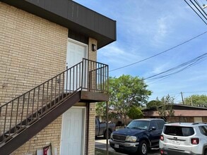 Building Photo - 705 Bustamante St
