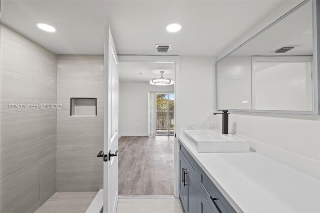 Building Photo - 470 S Park Rd