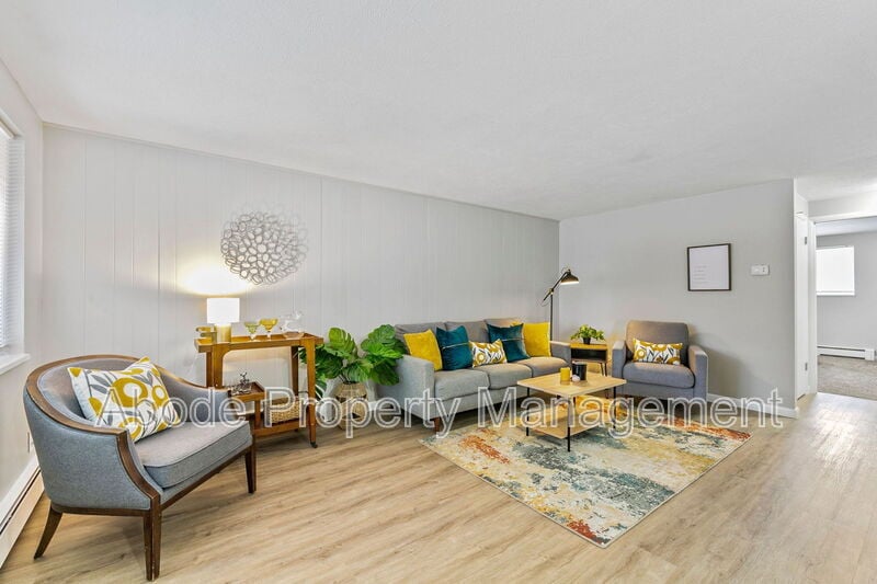 Foto principal - 476 W 10th St