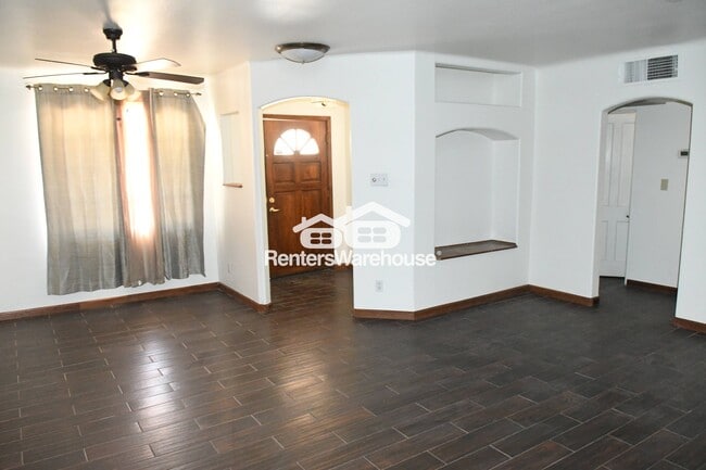 Foto del edificio - 325 W Highland Ave