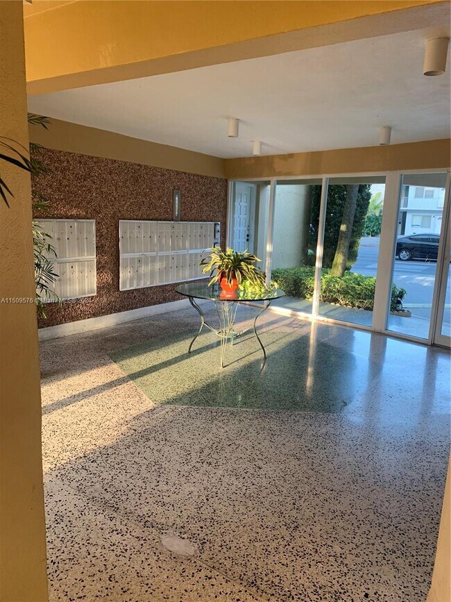 Foto del edificio - 2690 SW 22nd Ave