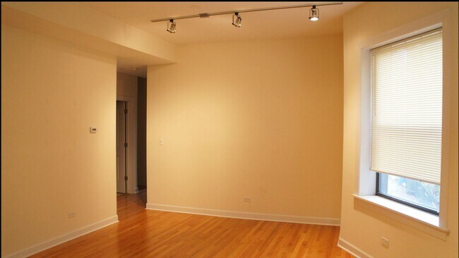 Foto del edificio - 4715 N Sheridan Rd