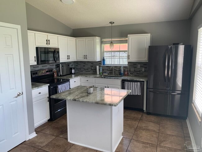Building Photo - 7911 Red Bean Dr