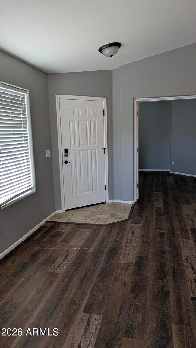 Foto del edificio - 1377 E Pryor Rd