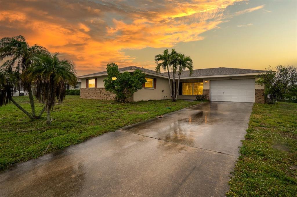 Primary Photo - 1311 Cambridge Dr