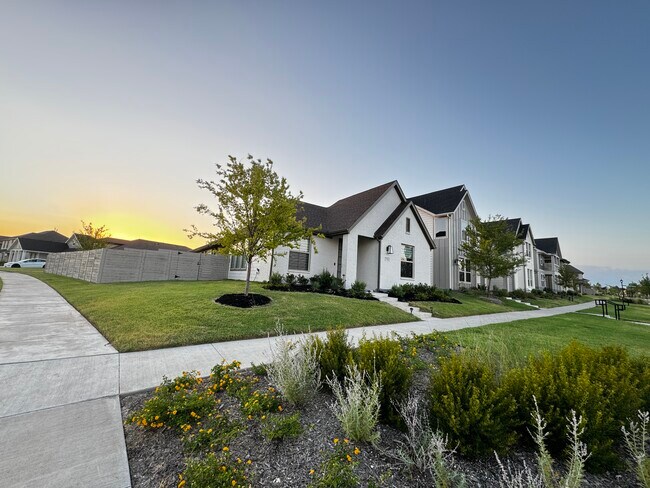 Building Photo - 2701 Painted Trl