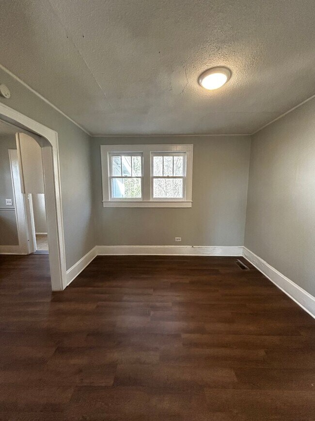 Foto del edificio - Seconds from Battlefield PKWY - 1 bed, 1 bath, newly renovated home!