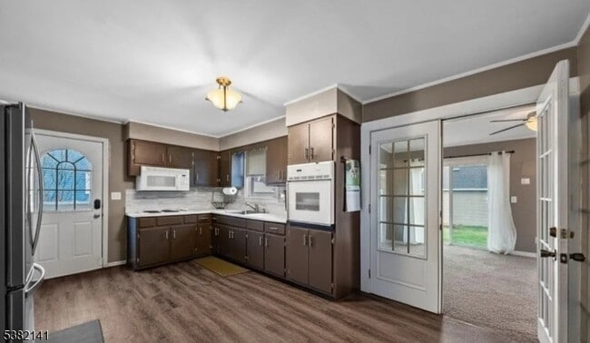 Building Photo - 706 Boesel Ave
