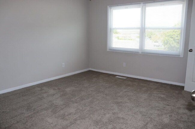 Foto del edificio - Beautifully Renovated 2 Bedroom Townhomes ...