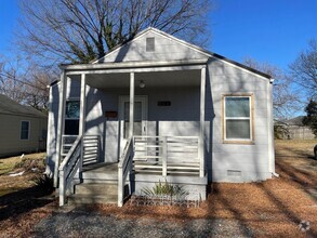 Building Photo - 1513 Sloan St