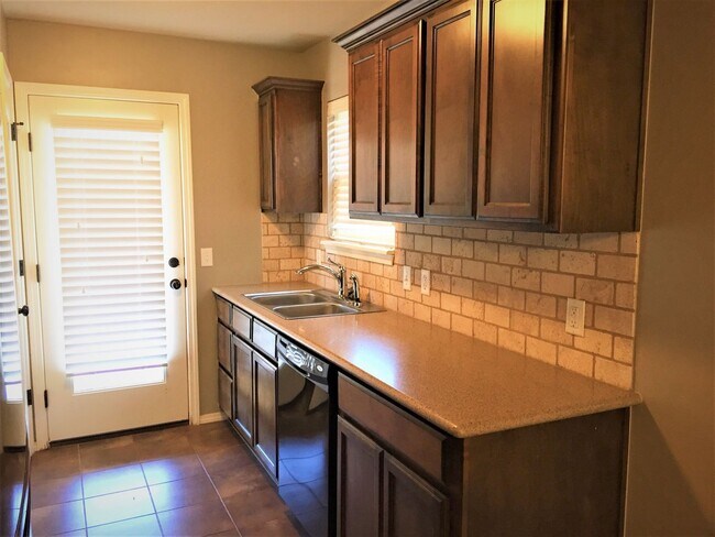 Foto del edificio - 2621 NW 184th St