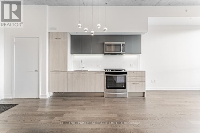 Building Photo - 630 Kingston Rd