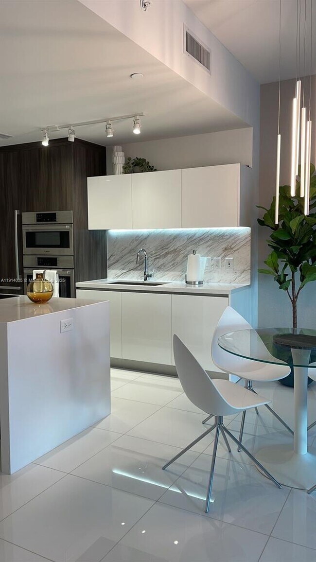 Foto del edificio - 851 NE 1st Ave