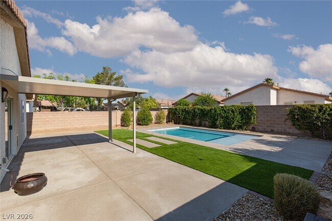 Foto del edificio - 4912 Peaceful Pond Ave