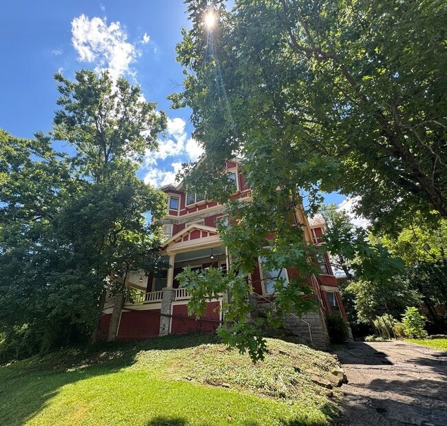 Building Photo - 211 Loraine Ave