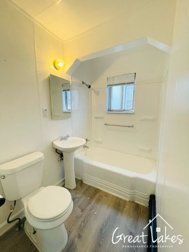 Foto del edificio - Lovely 3 Bedroom 1 Bathroom now available ...