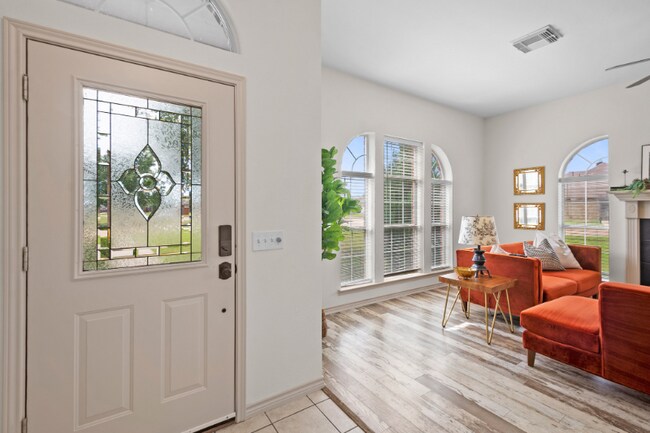 Foto del edificio - 5401 Blazing Star Ln