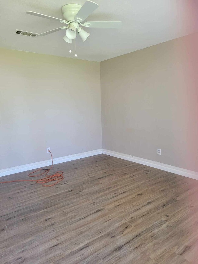 Photo - 3/2 for rent on Washington in OS Apartment