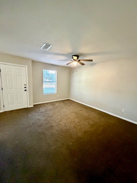 Foto del edificio - 2332 Breezy Dr