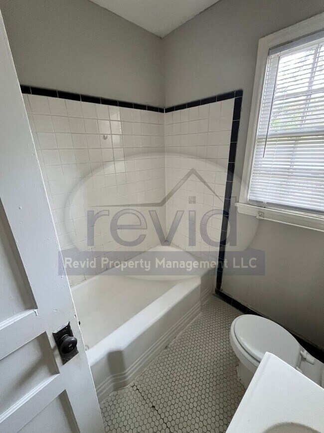 Foto del edificio - 2562 Quail Ave