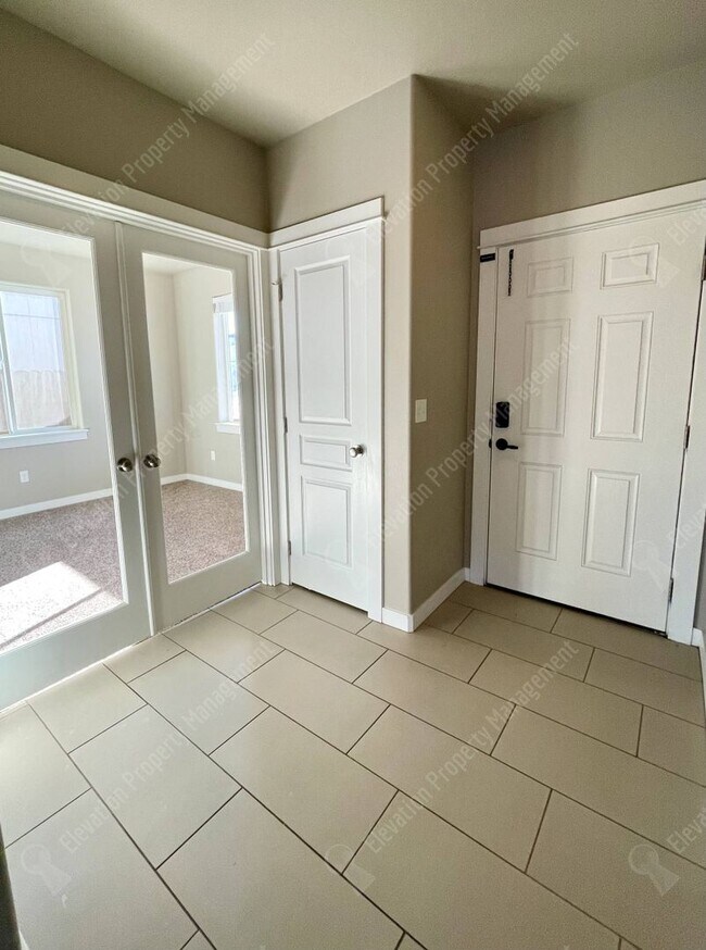 Foto del edificio - Rare 5 BR home in Southwest Redmond