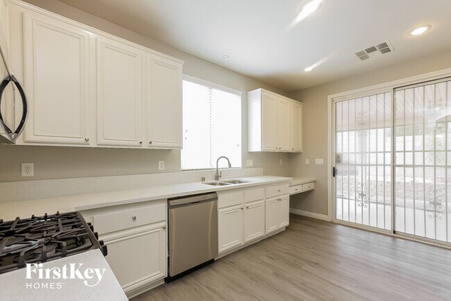 Foto del edificio - 7884 Teal Harbor Ave
