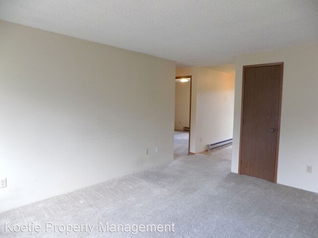 Building Photo - 410 NE Izett St
