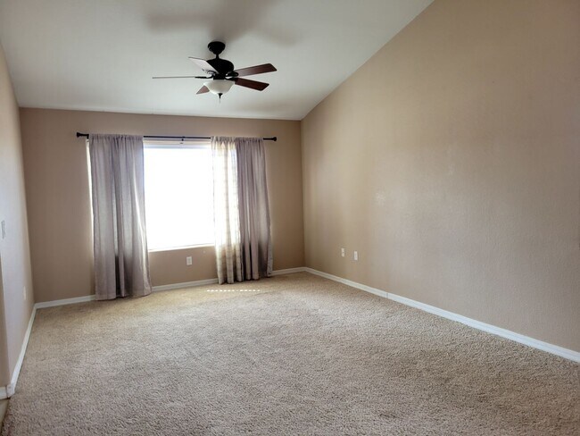 Foto del edificio - FOUR BEDROOMS IN COLLEGE PARK