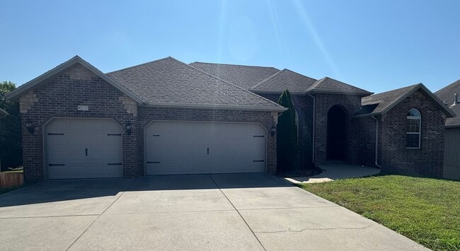 Building Photo - 5 Bedroom | 3 Bathroom | 3 Car Garage | Wa...
