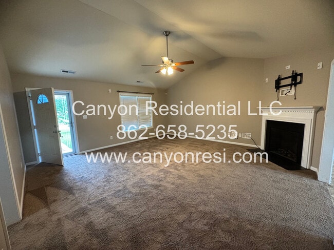 Building Photo - 567 Broad Dr