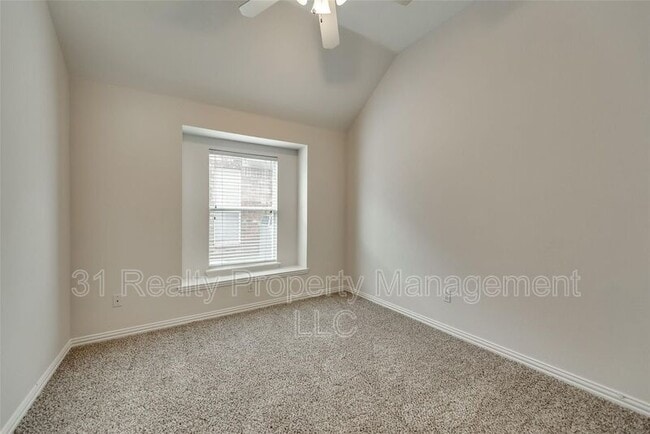 Building Photo - 5501 Fairfax Ct