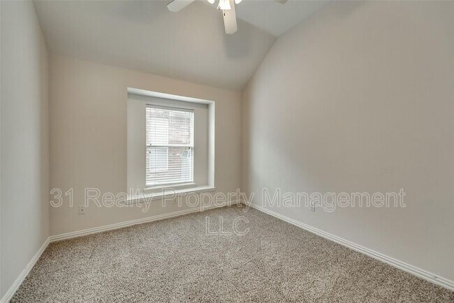 Foto del edificio - 5501 Fairfax Ct
