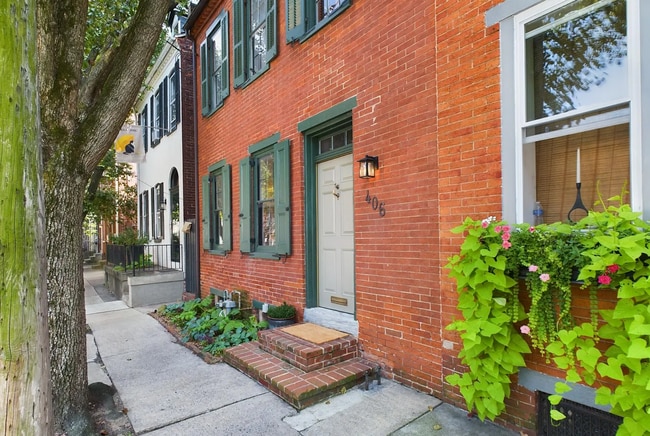 Building Photo - 406 E Orange St