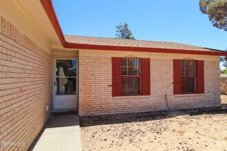 Building Photo - 1808 Dean Martin Dr