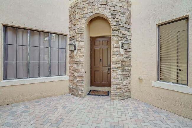 Building Photo - 3514 Collonade Dr
