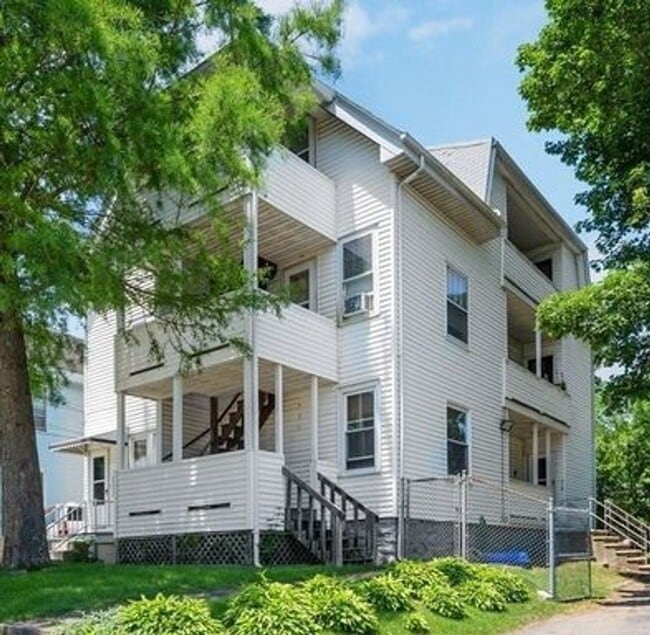 Building Photo - 572 Gaskill St