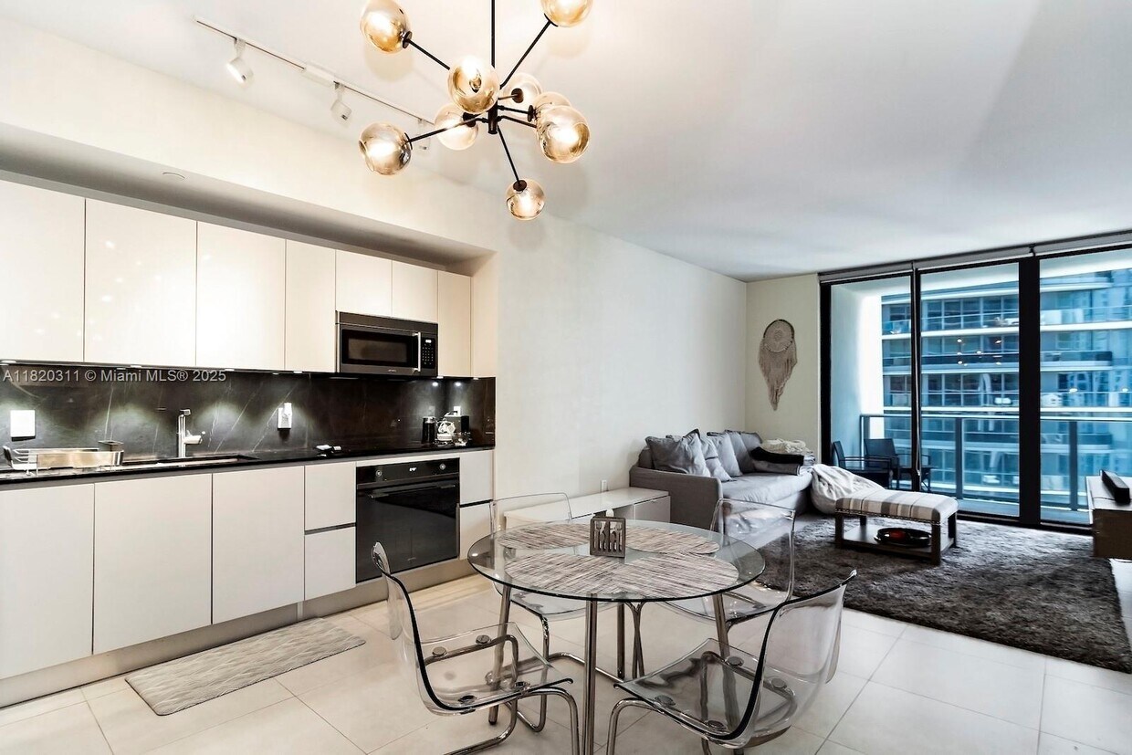 Primary Photo - 1010 Brickell Ave