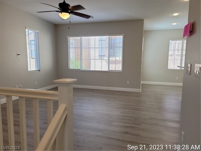 Foto del edificio - 9829 Lime Tree St